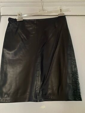 RUFFO 100% GENUINE LEATHER VINTAGE SKIRT, LINED. SIZE M